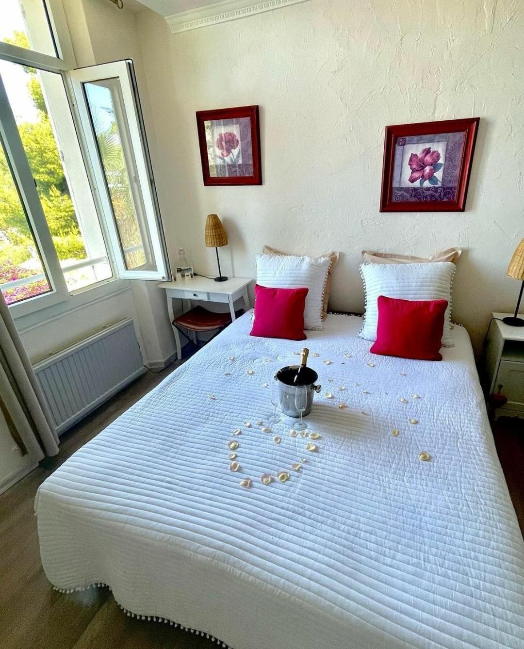 Villa-Chateau Les Terrasses - Tamaris, Plage Des Sablettes, Mer Au Bas De La Propriete La Seyne-sur-Mer Eksteriør billede